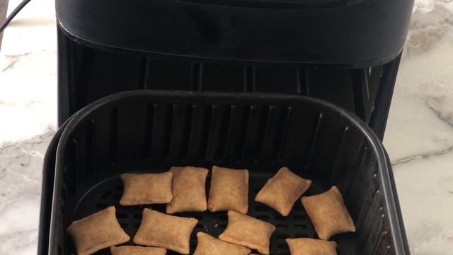 Air Fryer Pizza Rolls // How to make frozen pizza rolls in air fryer смотреть онлайн