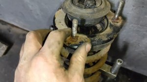 стук в задней части, замена задней опоры амортизатора джили ск