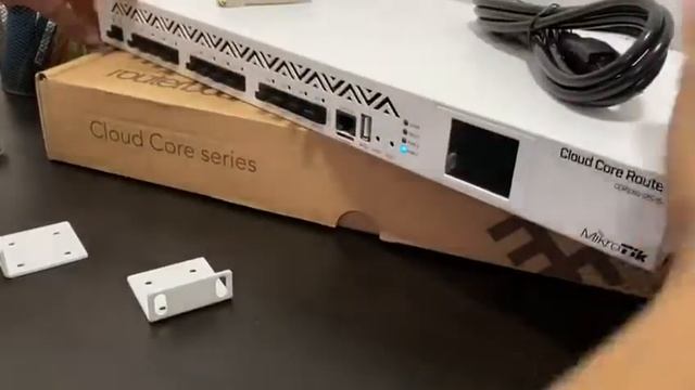 Cloud Core Router 12 puertos SFP, 1 SFP+ 10G, c/fuente redundante смотреть онлайн