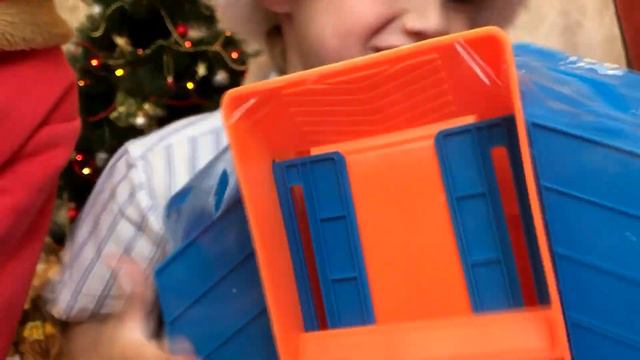 Deny плачет от подарков на Новый Год 2019 смотреть онлайн