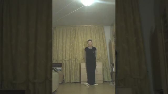 Как правильно выполнять Battement Tendu. Балет дома смотреть онлайн