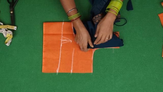 नाप के ब्लाउज से कटिंग करना सीखे Perfect Blouse Cutting in Hindi | Sada Blouse смотреть онлайн