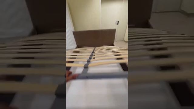 Кровать с мягким изголовьем, с ортопедическим основанием и с подъёмным механизмом ? смотреть онлайн