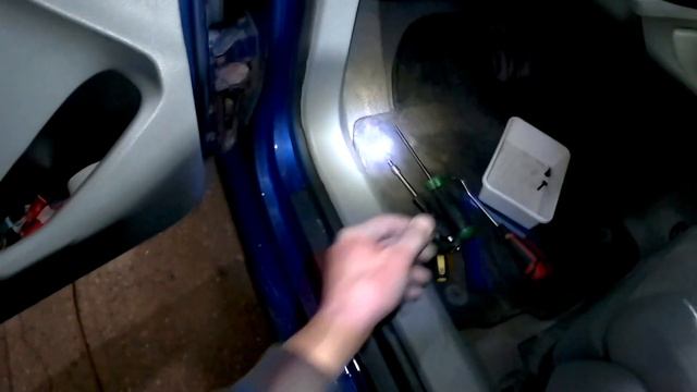 [КРАТКО] Как снять обшивку двери VW Golf 5 ➤ Пошаговое руководство смотреть онлайн