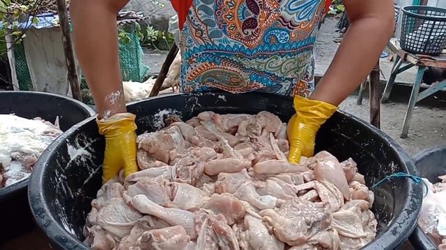 Philippine Street Foods-Sekreto ng MASARAP na FRIED CHICKEN sa KANTO смотреть онлайн