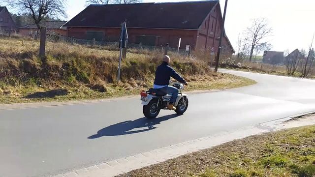 Suzuki RV 90 with a turk on it ! смотреть онлайн