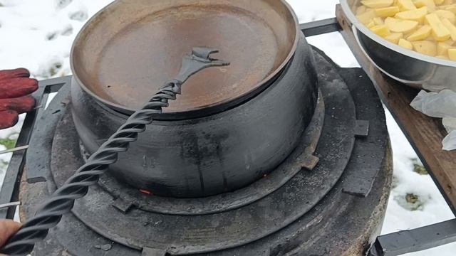 куриные желудки в чугунке на костре смотреть онлайн