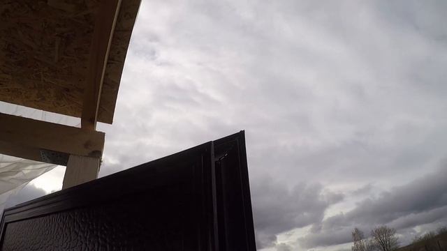 Устанавливаем дверь и ливнёвку. Строим бытовку сами Часть#6 смотреть онлайн