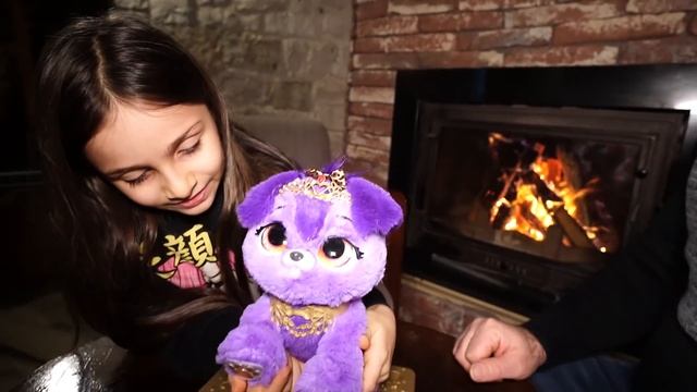 LİNA YENİ YIL HEDİYESİNİ AÇIYOR ! FUNNY KİDS VİDEO