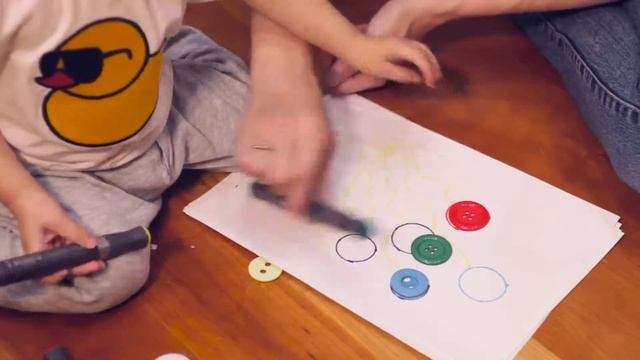 Развивающая игра из подручных материалов — пуговиц и фломастеров Супермамы