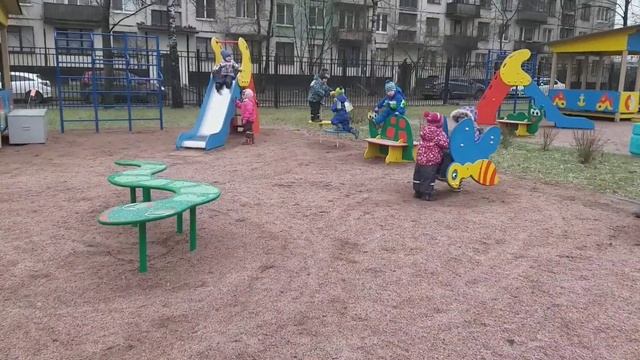 Детский сад 48. Ясельная группа на прогулке. смотреть онлайн