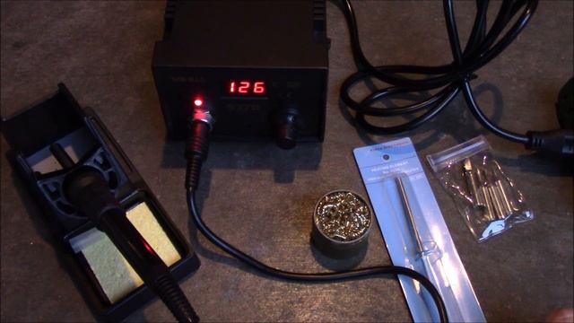 YIHUA 937D Digital Display Soldering Iron Unboxing and Initial Test from Banggood смотреть онлайн