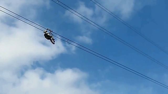 Линейщик на велосипеде на ВЛ 330 кВ