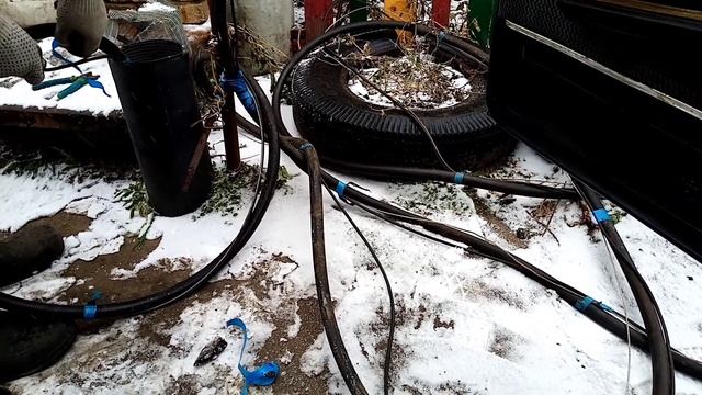 Сделал Отверсти в шланге в Скважине, чтобы вытикала вода. смотреть онлайн