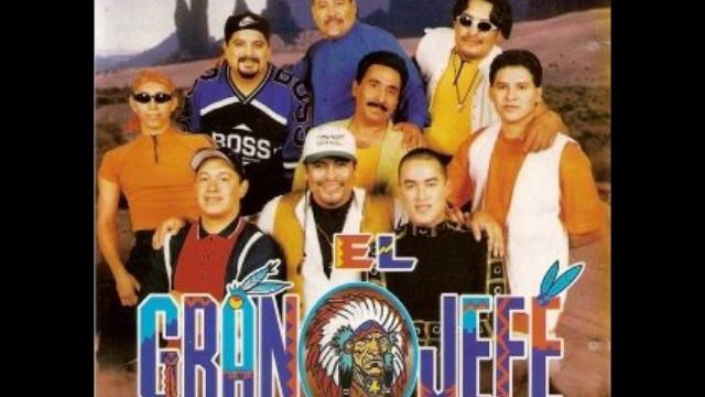 El Gran Jefe - Un Loco Enamorado "En Vivo" смотреть онлайн