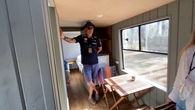 Вторая жизнь автобуса ПАЗ. Теперь он дом на колесах. смотреть онлайн