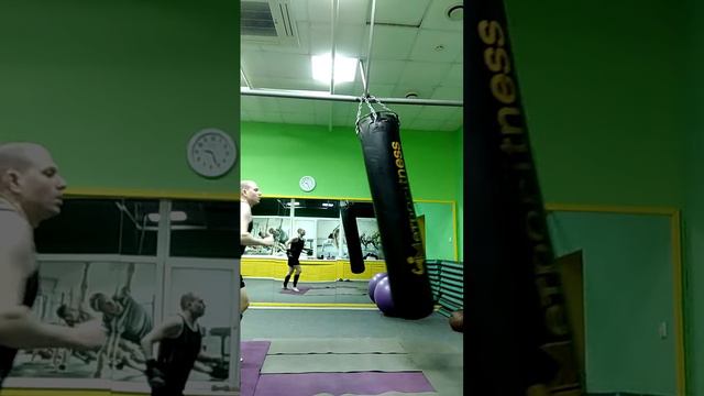 Тайский бокс. Муай-тай. Фитнес. Отработка ударов на боксерском мешке. 21 мая. Ночь. Часть 7 смотреть онлайн