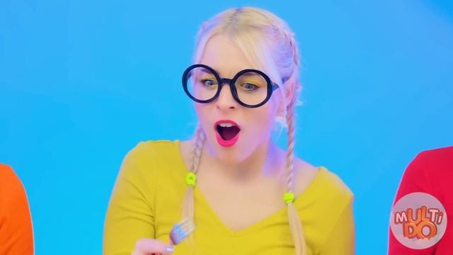 Челлендж с едой «Розовое или Черное» #1 | Едим продукты 1 цвета целый день с Multi DO Challenge смотреть онлайн