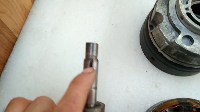 Видео отчет по ремонту и адаптации Тракторного генератора Г700 на мотоцикл Днепр 11 смотреть онлайн