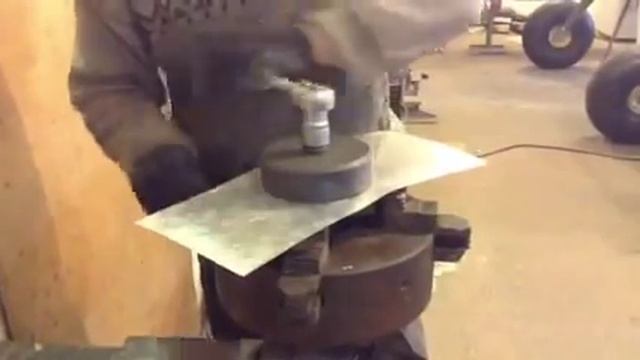 Вырубка и отбортовка отверстий в листовом металле. смотреть онлайн