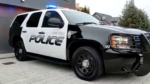 Oryginalny w pełni oznakowany radiowóz Chevrolet Tahoe Police z Coolidge Police Departament. смотреть онлайн