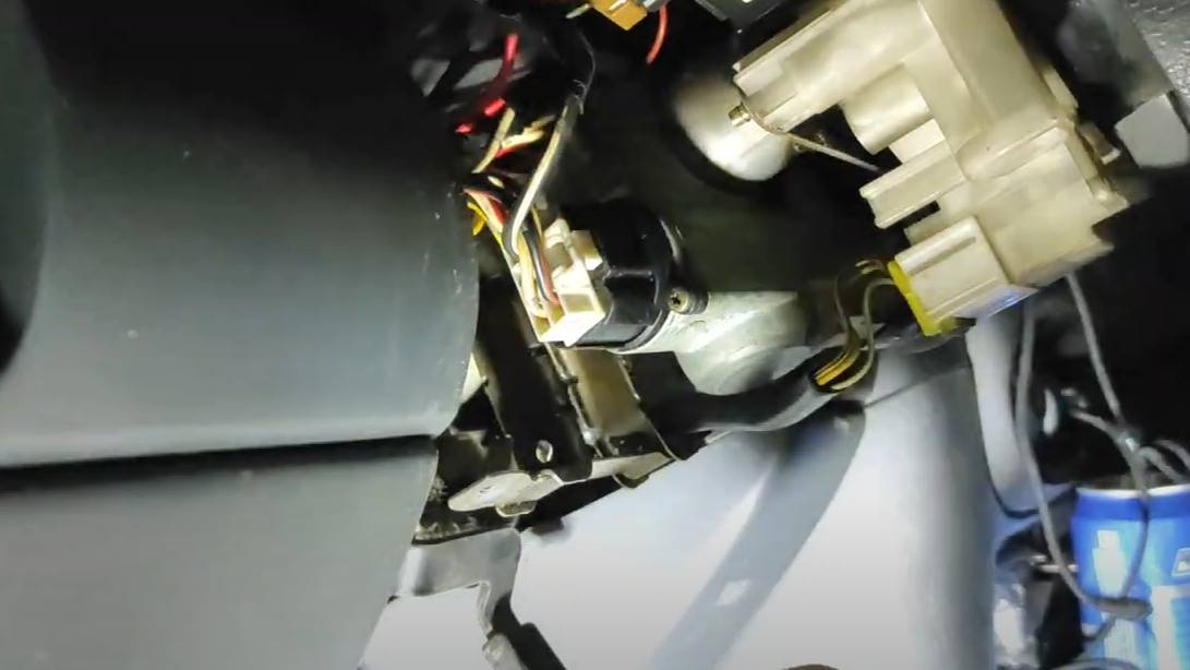 Не крутит стартер на Альмере. Как разобрать и починить замок зажигания на Ниссан Альмера Н16