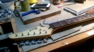 Когда не надо шлифовать лады на гитаре? электрогитара Cort.(попытка шлифовки ладов).