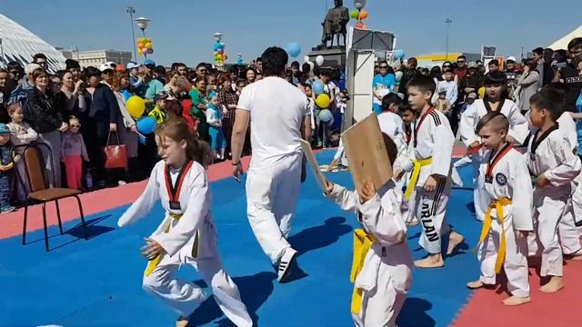 Показательные выступления группы начальной подготовки 3 года обучения. 1 мая. г. Уральск смотреть онлайн