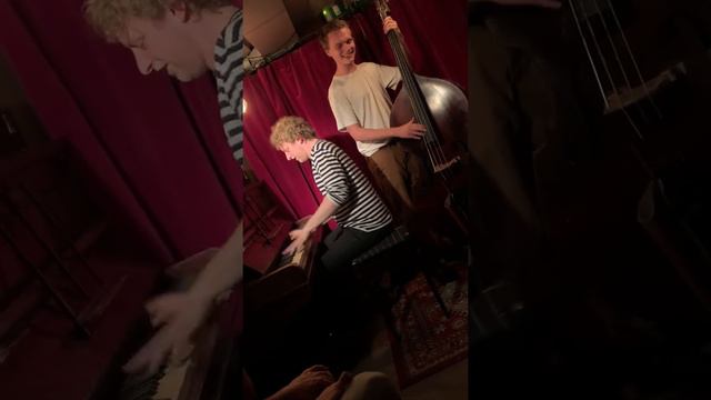 Webb City (Joe Webb, Dave Archer, Will Sach) feat. Giacomo Smith смотреть онлайн