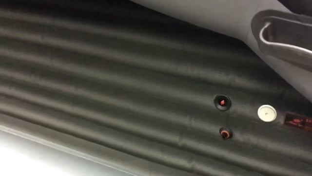 Клапан сброса давления на ПВХ лодке. Инструкция. Ещё его называют подрывной клапан.