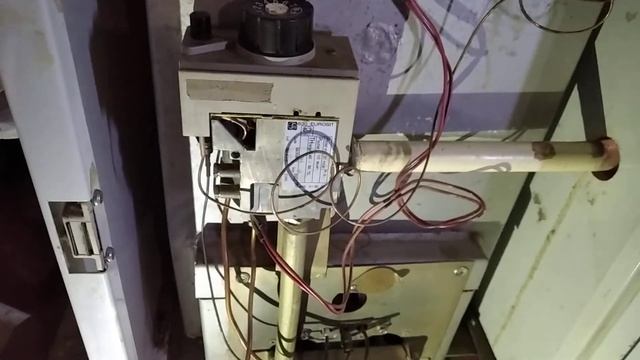 Почему гаснет газовый котел.//Не фиксируется электромагнитный клапан подачи газа на фитиль. смотреть онлайн