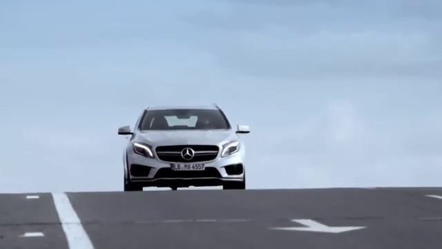 2015 GLA45 AMG Premiere Mercedes Benz SUV смотреть онлайн