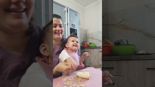 Вводим прикорм. BLW. 6,5 месяцев #blw #прикорм #мамаблог смотреть онлайн