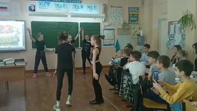 танец мальчикам на 23 февраля смотреть онлайн