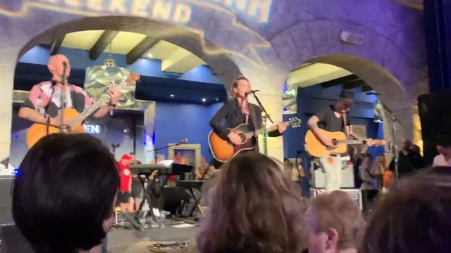 Brandi Carlile Downpour GJWW2 Sing-A-Long смотреть онлайн