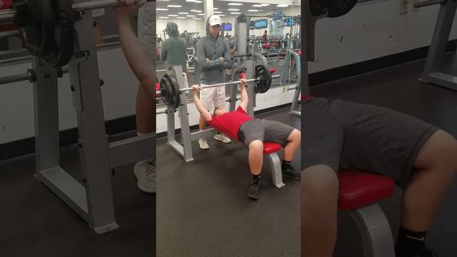 15 year old fails at 185 pound bench press. смотреть онлайн
