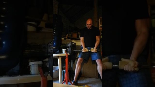 Biceps 60 Kg X 12 W Oparciu O ścianę