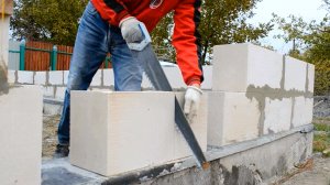 Серия 7 / Как пилить газобетонный блок / Капитальный дом для своей семьи.avi