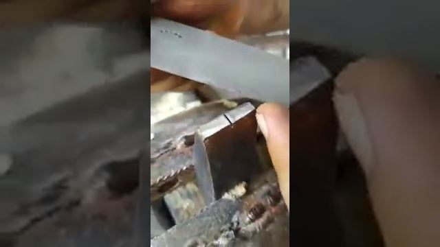 #удивительно Кованый нож из 65г стали, Рубим молоток. смотреть онлайн