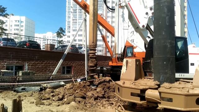 Как выбирают грунт из обсадной трубы Анкер-Гео смотреть онлайн