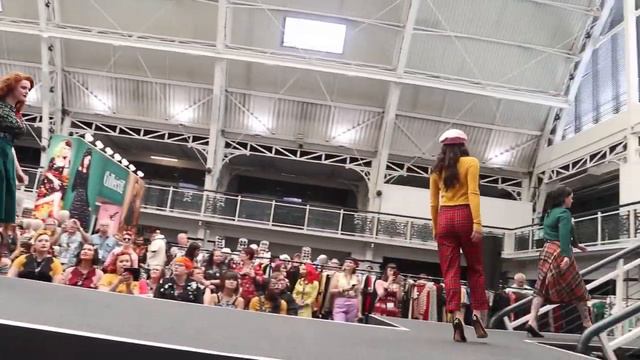 London Edge Fashion Show | Explore With Sophia | Boss Mum | Business Mom смотреть онлайн