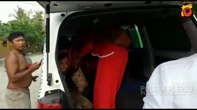 MEMBAWA ANAK KORBAN LUKA BAKAR KE RUMAH SAKIT!!! MOHON DOANYA AGAR CEPAT SEMBUH AMIN? смотреть онлайн