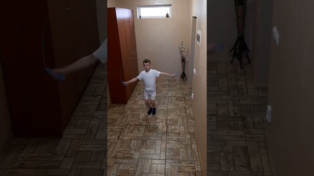 Luka. Стрибки на скакалці. смотреть онлайн