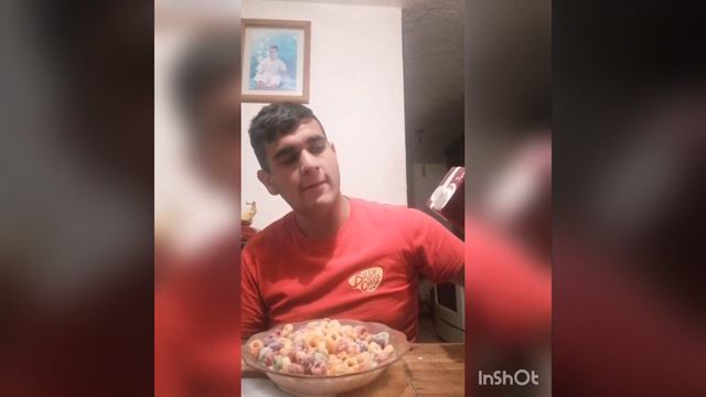 El problema de los menores al servir leche a su plato de cereal 🥛 смотреть онлайн