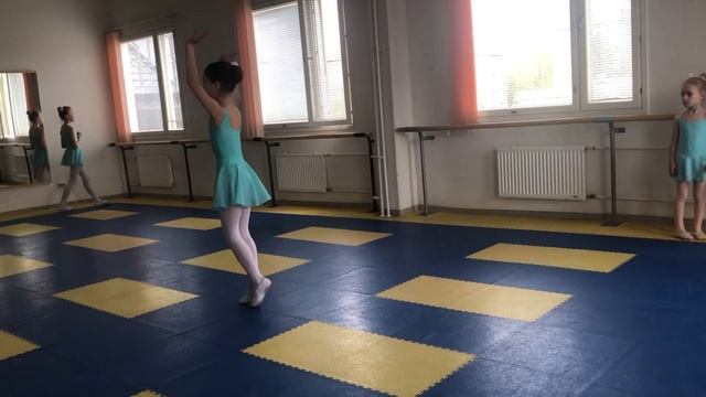 Тренировка в балетной школе смотреть онлайн