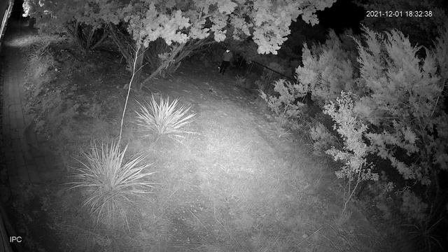 DS-2CD2087G2 vs IPC-HFW2831T-ZAS-S2 night time compare (IPC-HFW2831T-ZAS-S2 view) смотреть онлайн