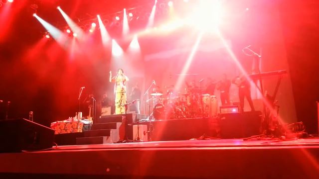 Lila Downs "Cielo Rojo" (The Greek Theater) смотреть онлайн