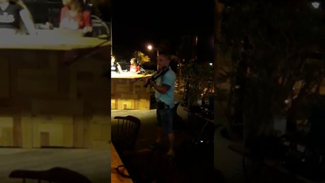 Влад на нашем банкете . Ну как же без скрипки ! смотреть онлайн