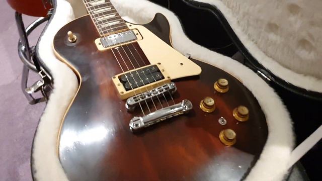 1977 Gibson Les Paul Deluxe owned by Pat Gallagher of Irish band Goats Don't Shave смотреть онлайн