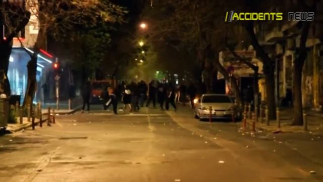 Последние новости . В Греции недоумки- анархисты устроили беспорядки в Афинах ! смотреть онлайн